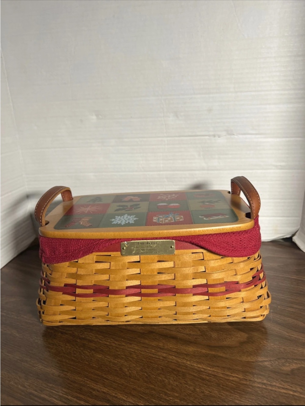 Longaberger   Accent Basket w/ Fabric Liner, wooden top ,plastic liner